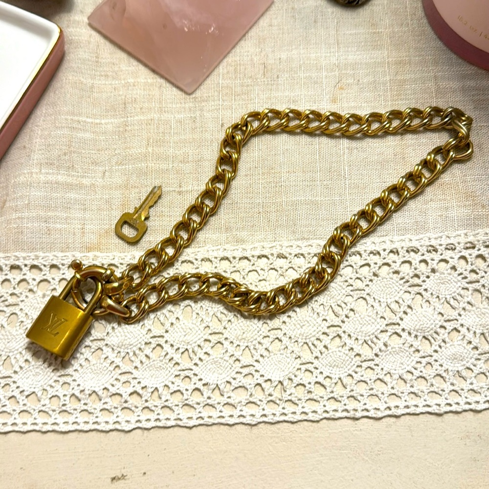 Gold LV lock/key necklace 🔐